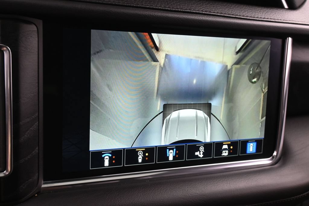 Used 2022 GMC Yukon Denali w/ Denali Premium Package AWD/4WD image 21
