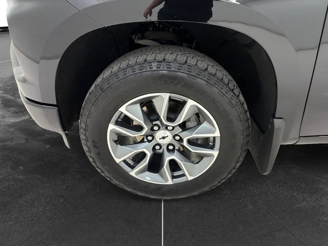 Used 2025 Chevrolet Silverado 1500 RST AWD/4WD image 9