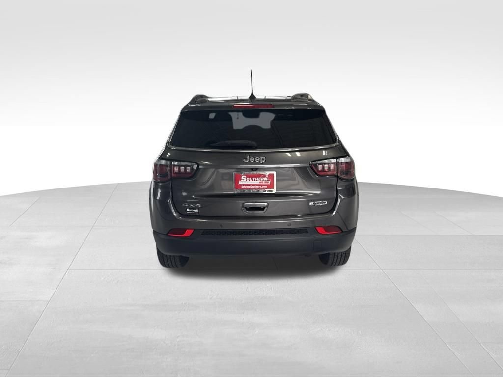 Used 2018 Jeep Compass Latitude w/ Popular Equipment Group AWD/4WD image 4