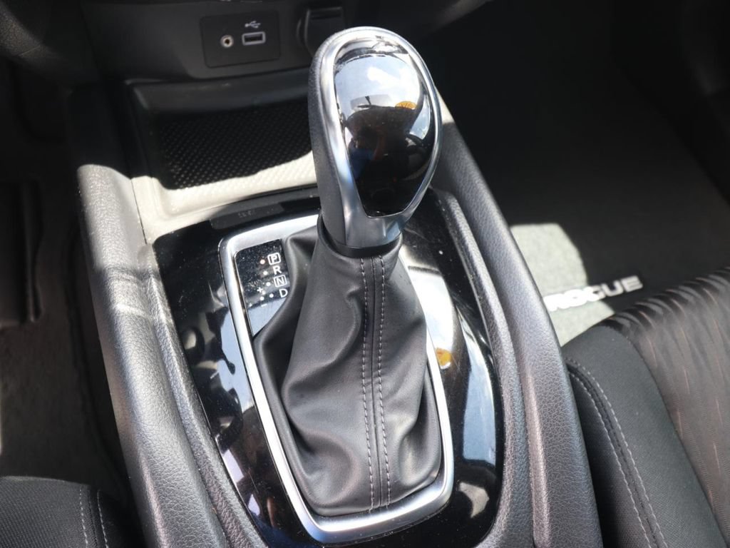 Used 2018 Nissan Rogue SV FWD image 21