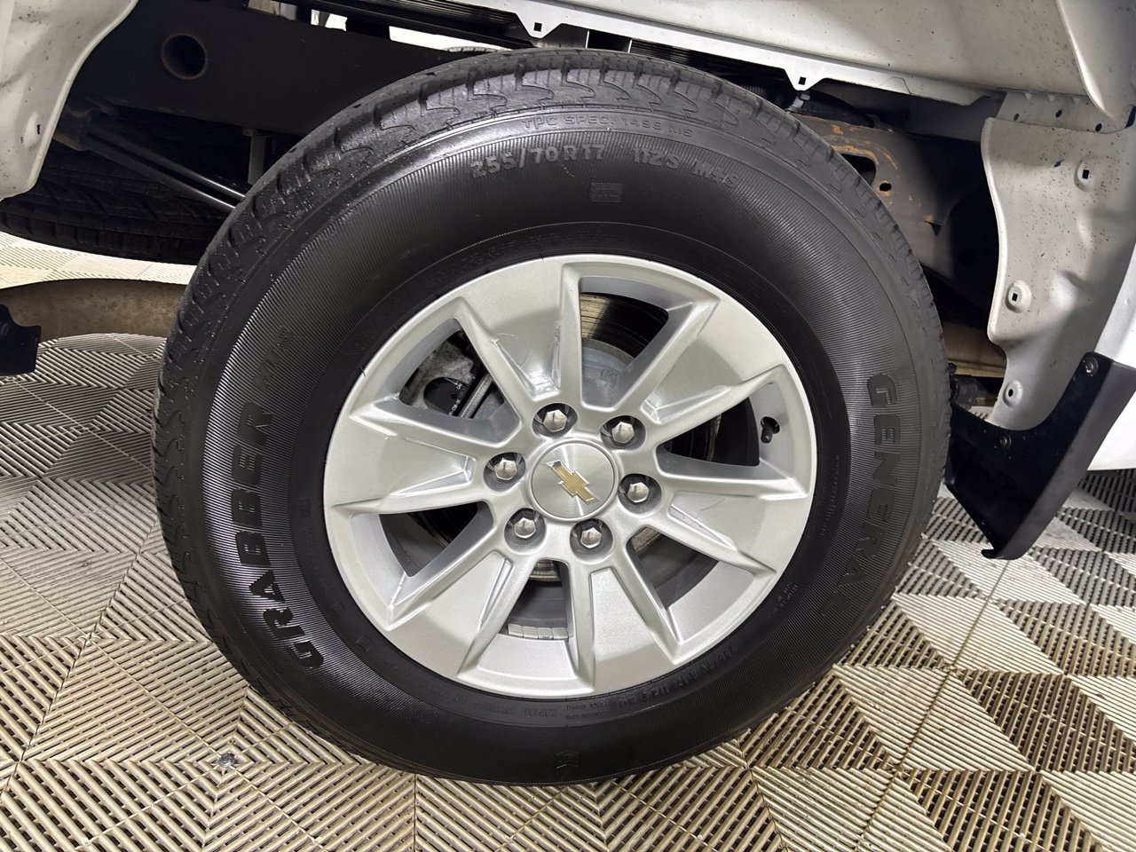 Used 2023 Chevrolet Silverado 1500 LT AWD/4WD image 32