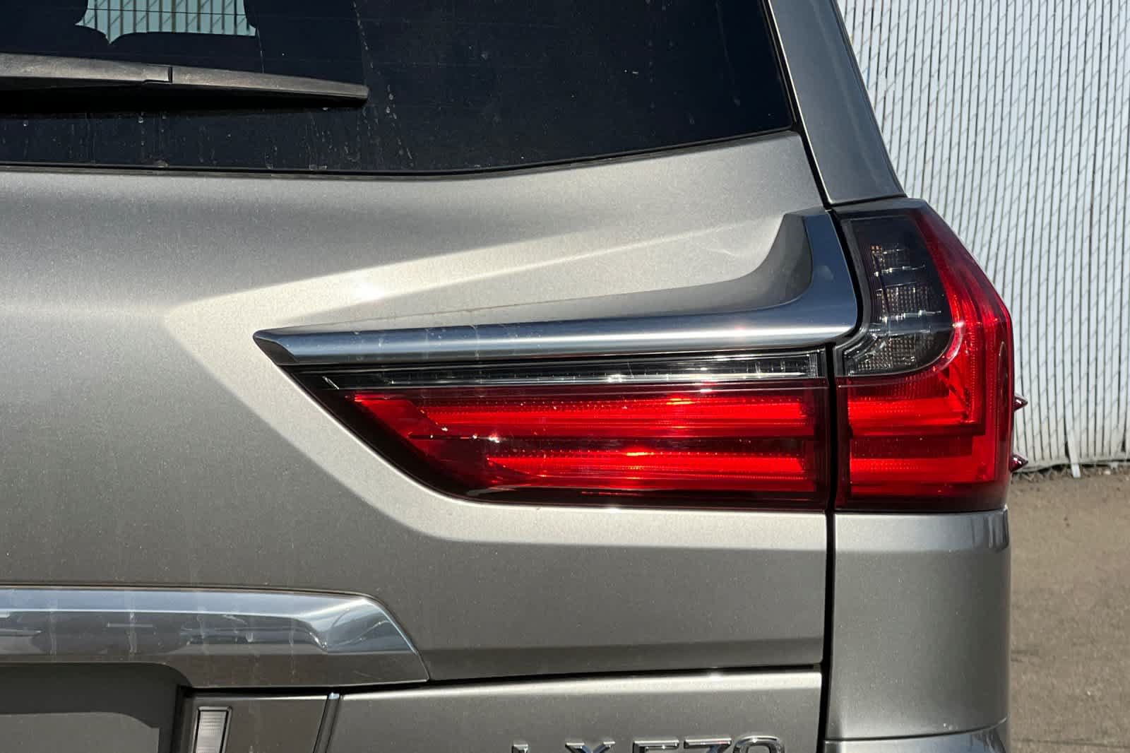 Used 2021 Lexus LX 570 4WD w/ Luxury Package image 21