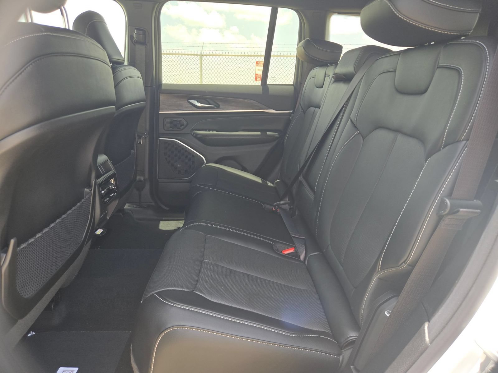New 2026 Jeep Grand Cherokee Limited AWD/4WD image 13