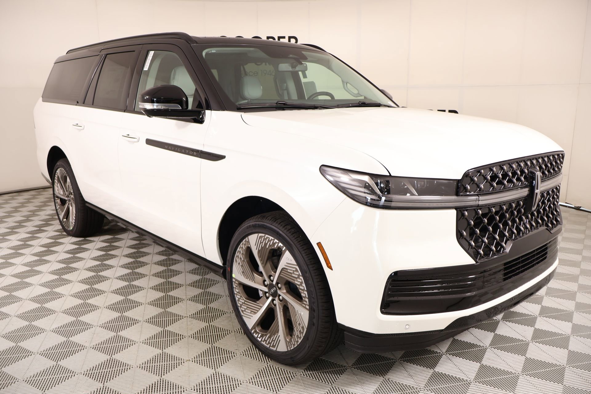 New 2026 Lincoln Navigator L Black Label w/ Black Label Special Edition AWD/4WD image 1