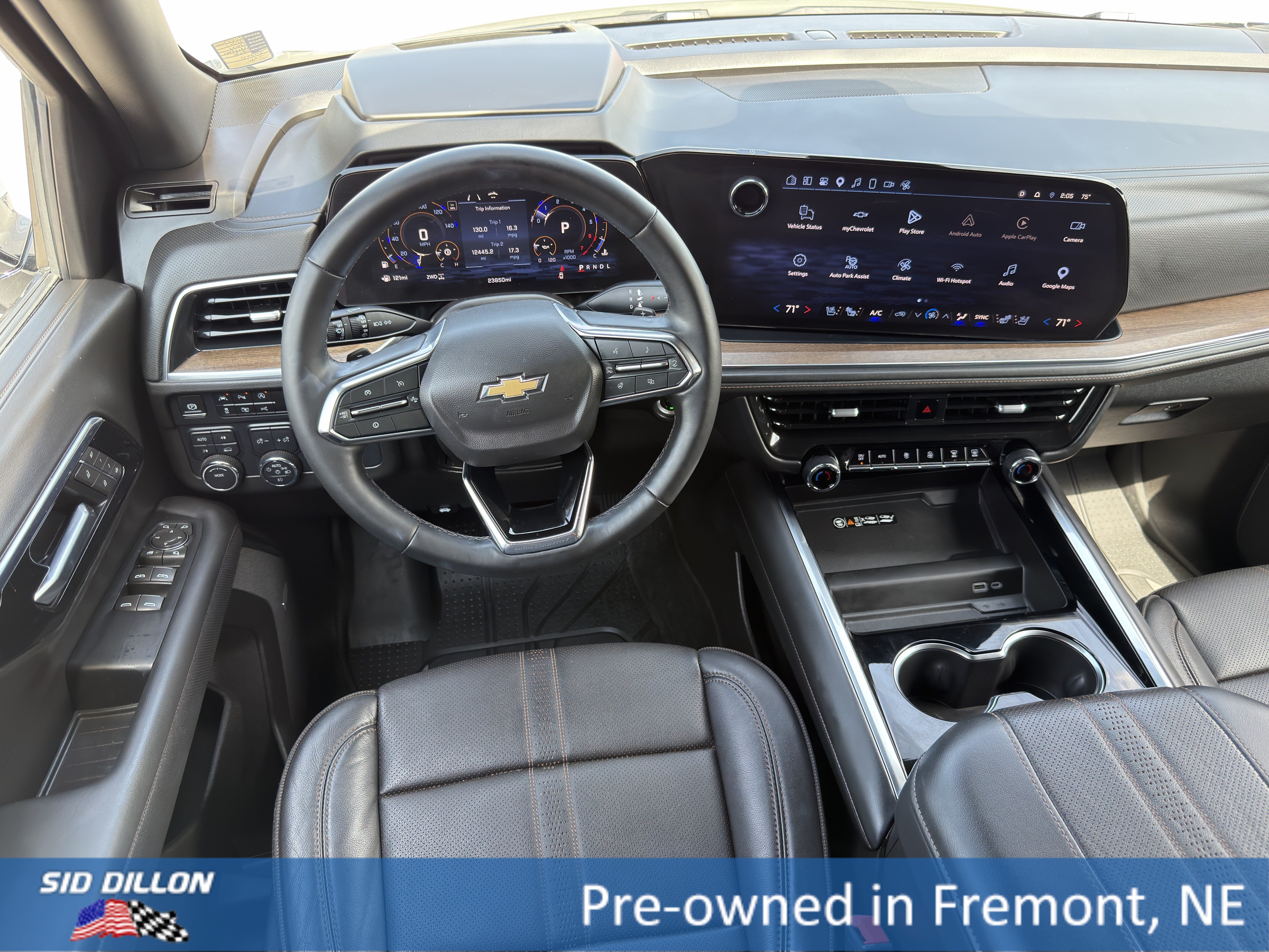 Certified 2025 Chevrolet Suburban High Country AWD/4WD image 8
