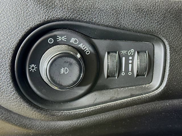 Used 2015 Jeep Renegade Latitude image 20