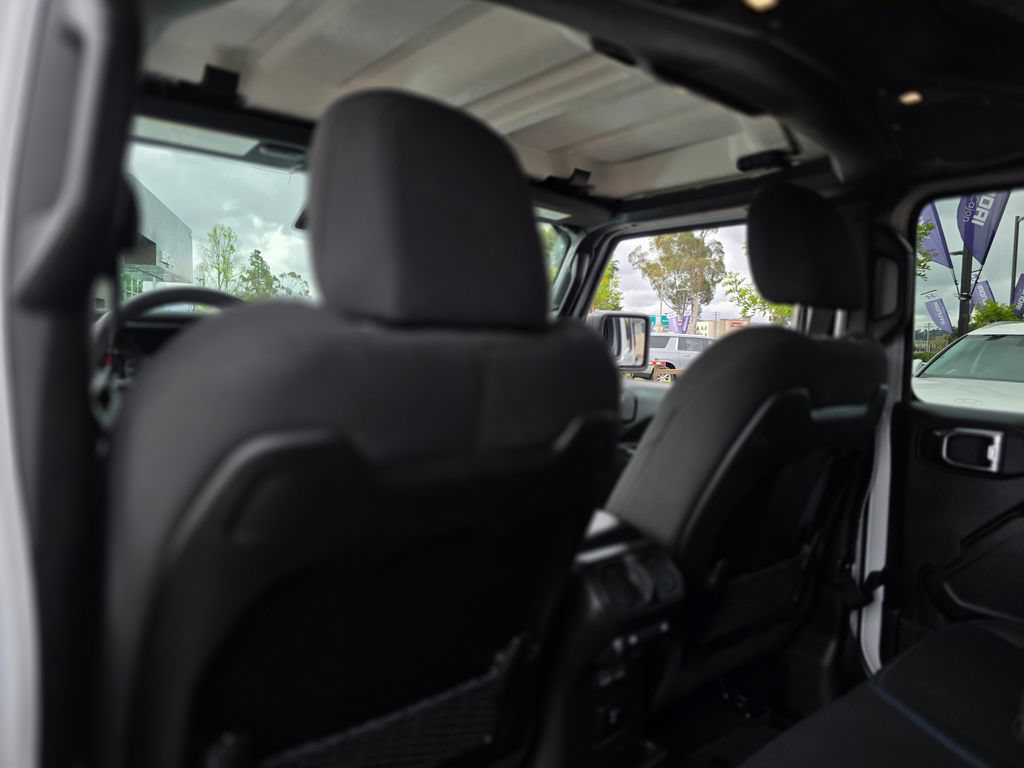 Used 2025 Jeep Wrangler Unlimited Rubicon 4xe w/ Safety Group AWD/4WD image 18