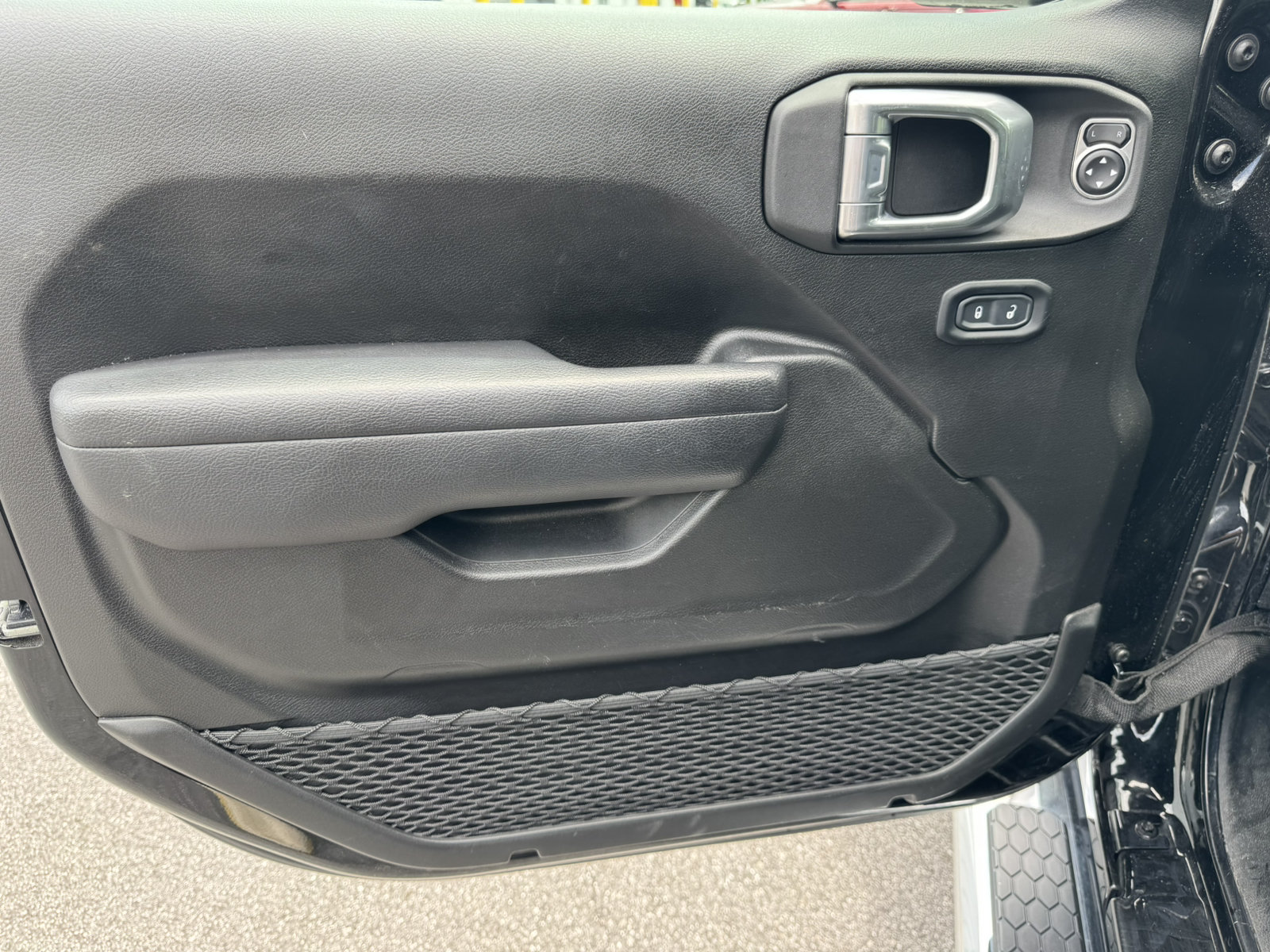 Used 2025 Jeep Wrangler Unlimited Sport AWD/4WD image 11