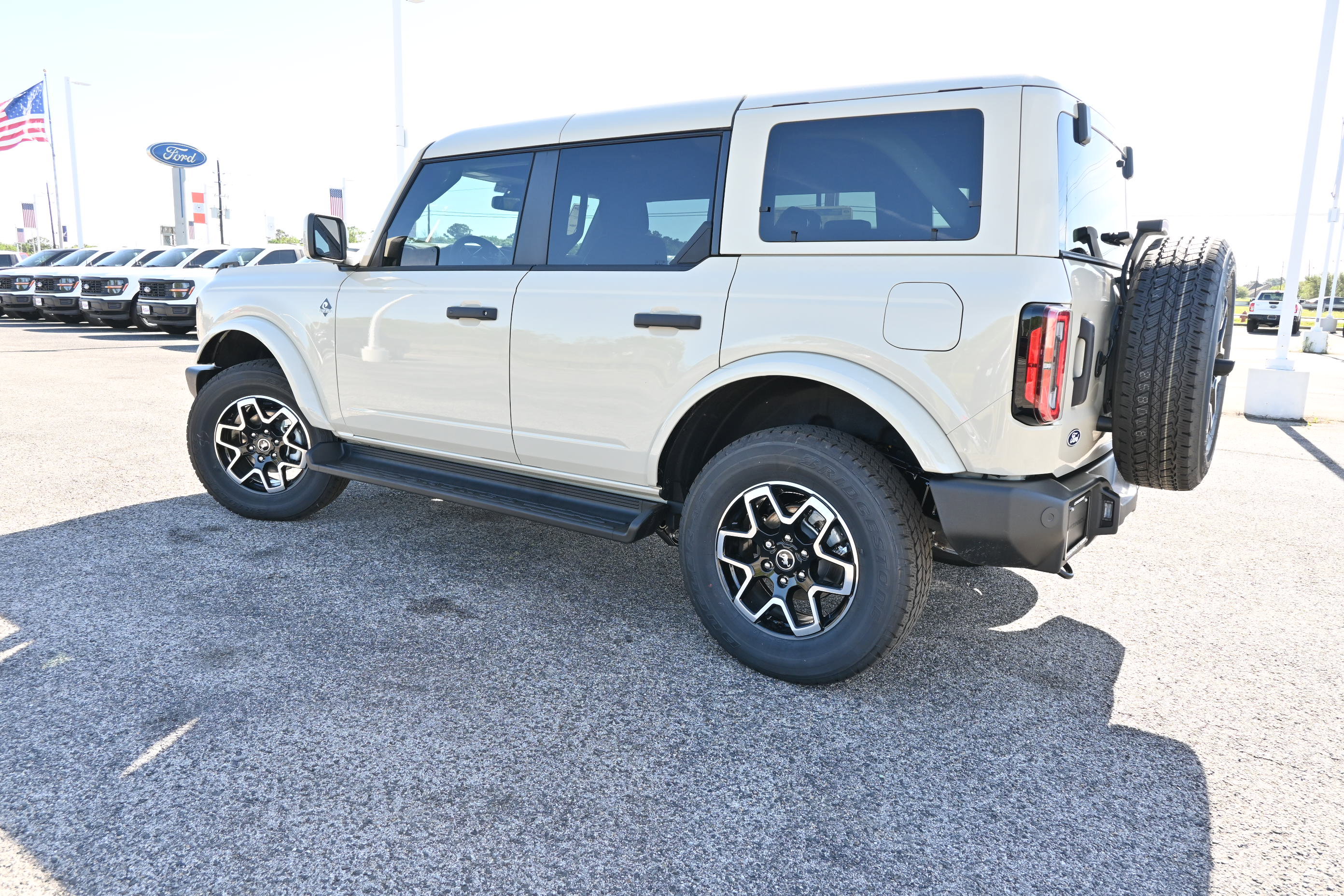 New 2026 Ford Bronco Outer Banks image 7