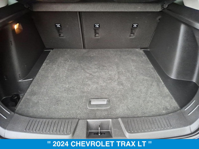 Used 2024 Chevrolet Trax LT w/ LT Convenience Package FWD image 28