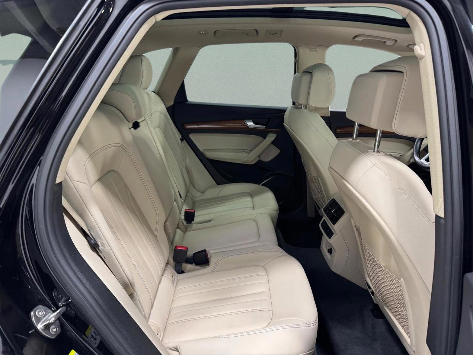 Used 2023 Audi Q5 2.0T Premium w/ Convenience Package image 9