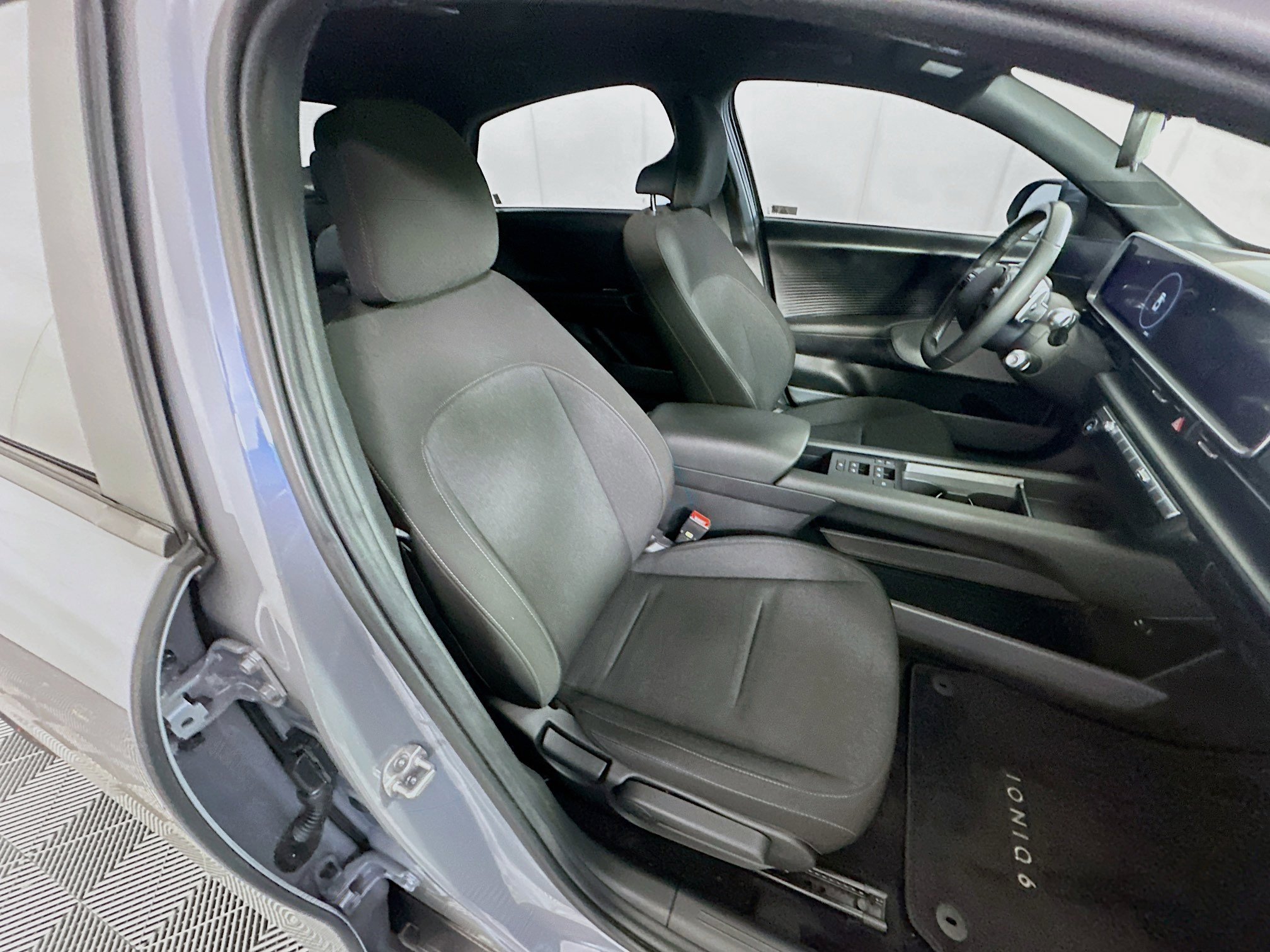 Used 2025 Hyundai Ioniq 6 SE image 31