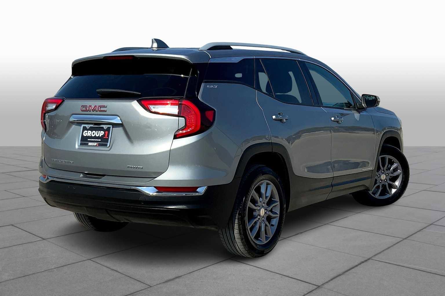 Certified 2024 GMC Terrain SLT image 11