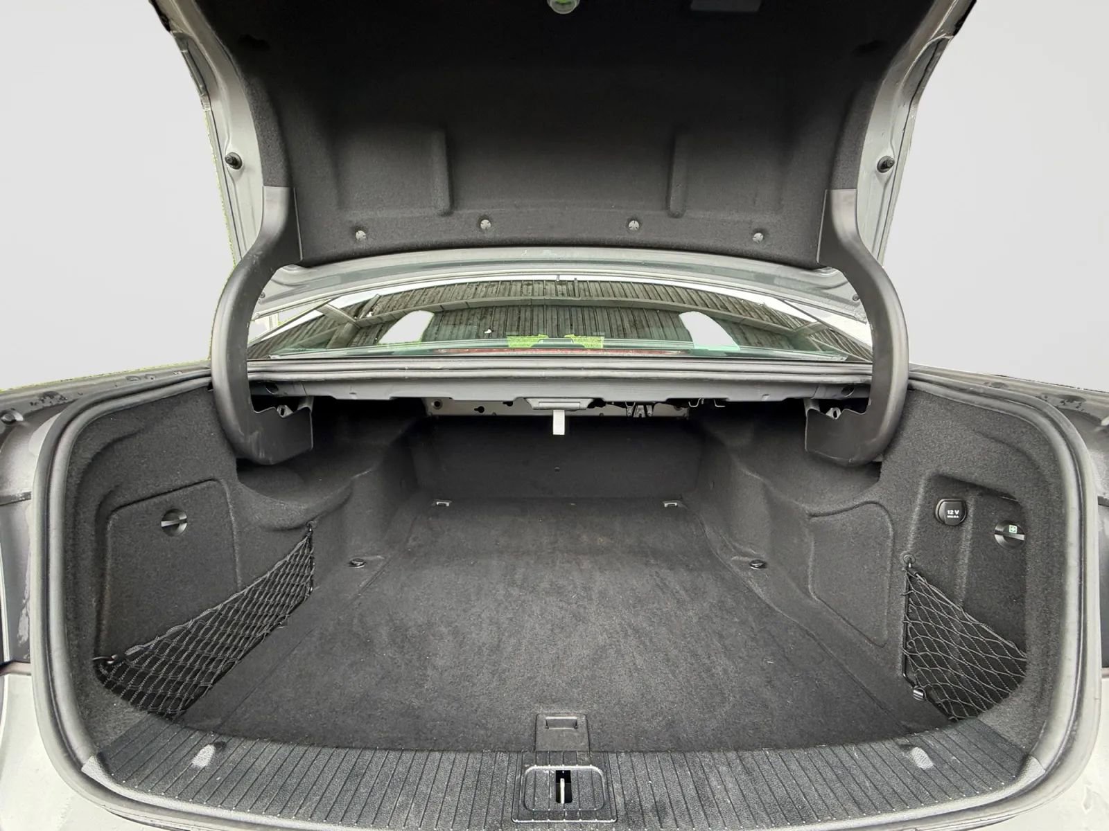 Used 2010 Mercedes-Benz E 550 4MATIC Sedan image 16