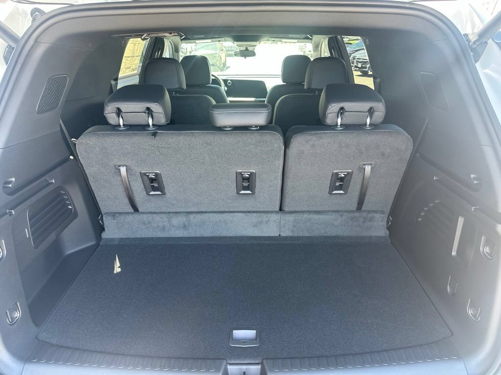 New 2026 Chevrolet Traverse LT w/ LPO, Floor Liner Package AWD/4WD image 5