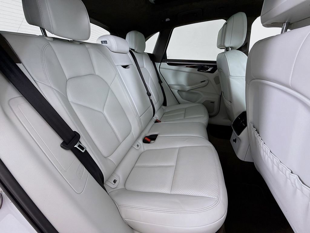 Certified 2016 Porsche Macan Turbo image 29