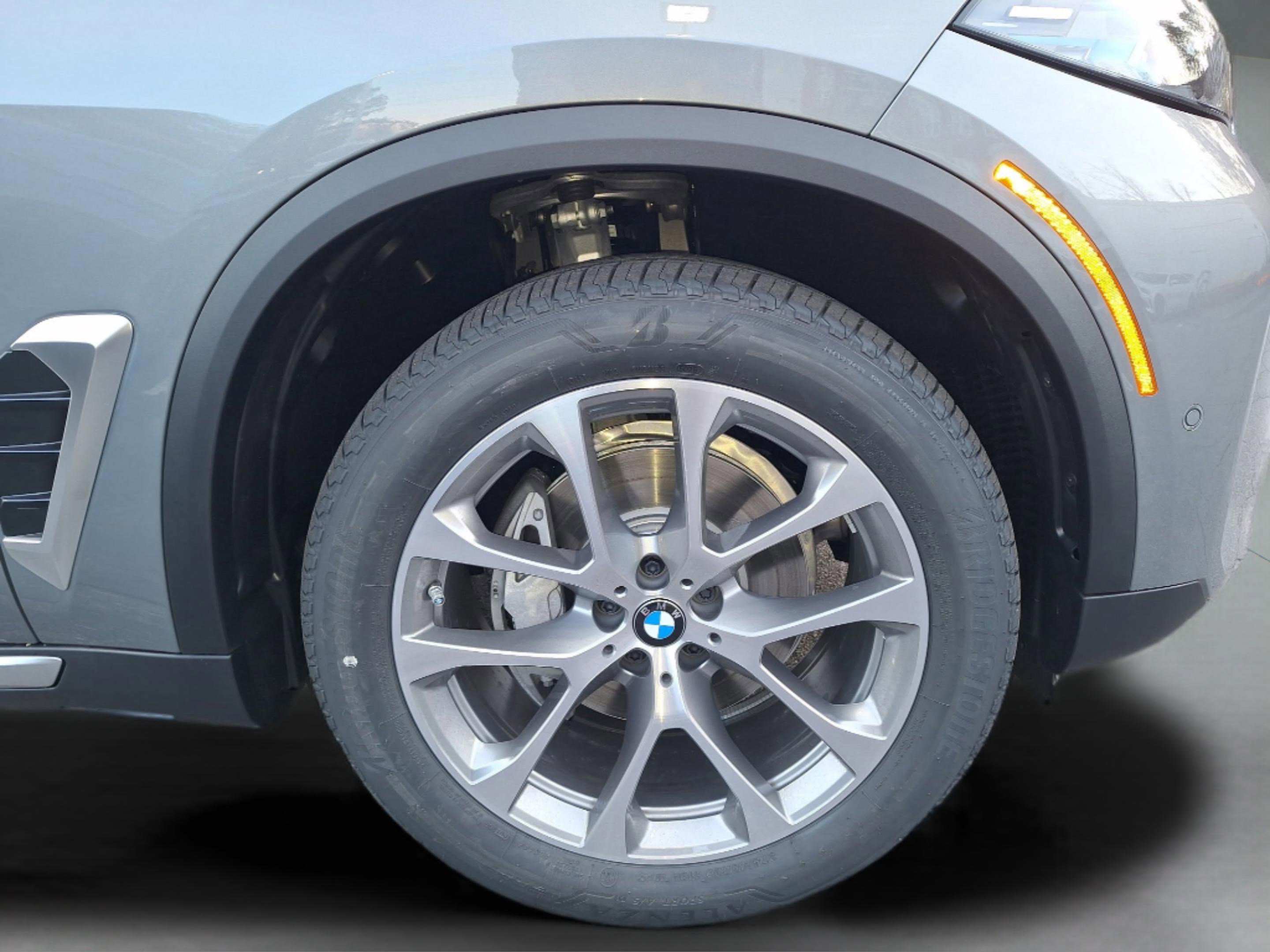 Used 2026 BMW X5 xDrive40i w/ Premium Package AWD/4WD image 27