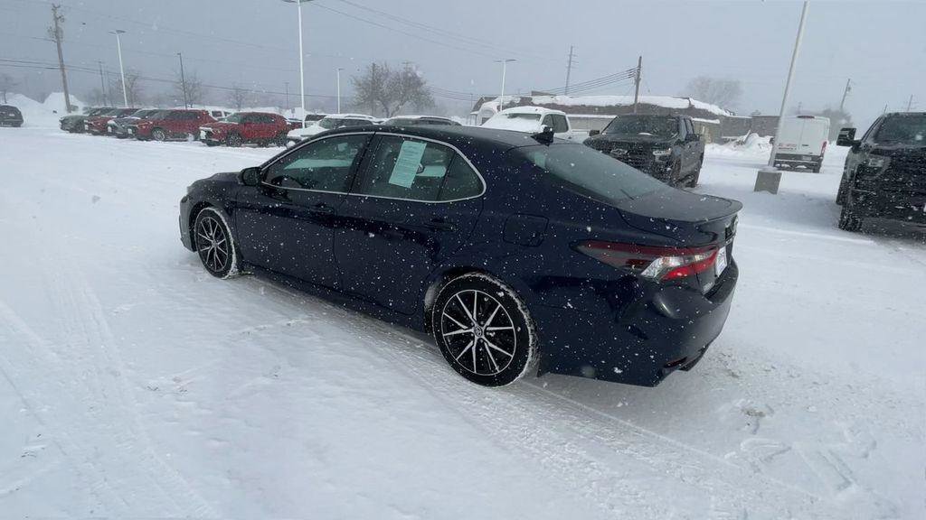 Used 2021 Toyota Camry SE w/ Cold Weather Package image 6