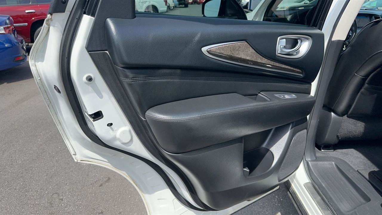 Used 2013 INFINITI JX35 AWD w/ Premium Pkg image 26