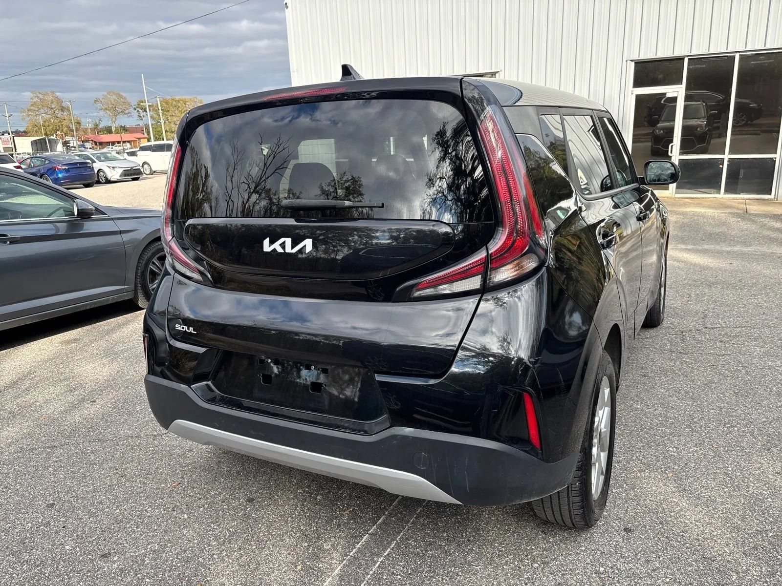 Used 2023 Kia Soul LX w/ Option Group 015 FWD image 9