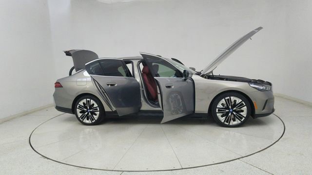 Used 2025 BMW i5 xDrive40 image 70