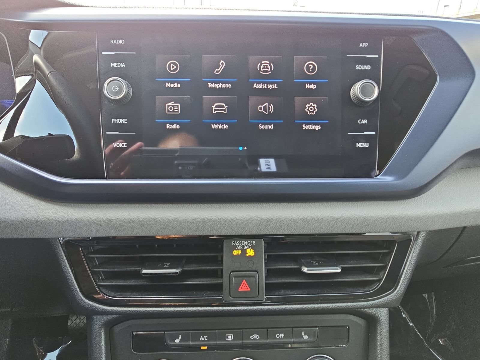Certified 2022 Volkswagen Taos SE FWD image 19