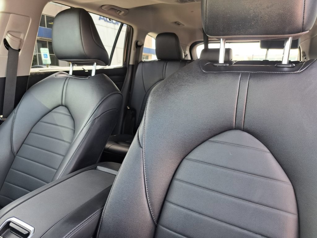 Used 2024 Toyota Highlander XLE FWD image 19