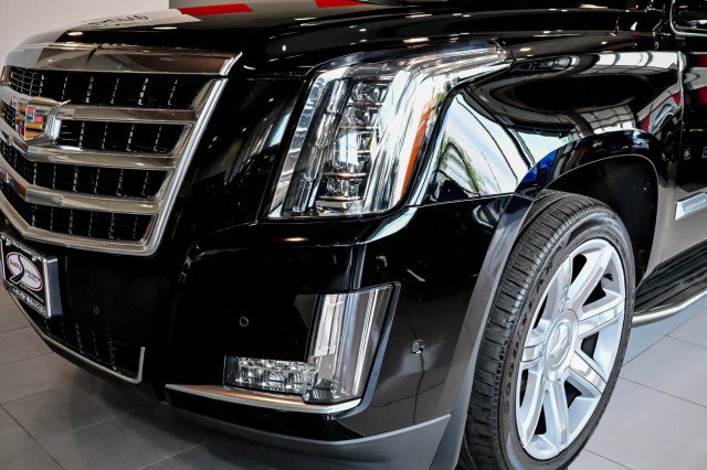Used 2017 Cadillac Escalade Luxury AWD/4WD image 9