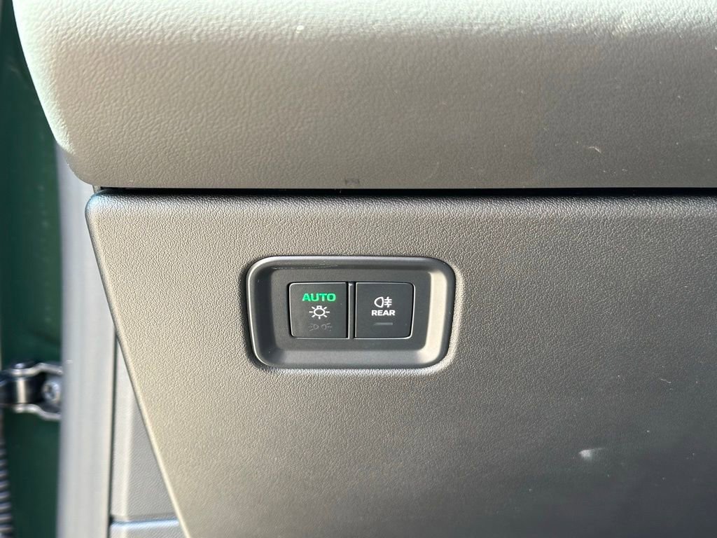 Used 2025 Porsche Macan Electric image 33