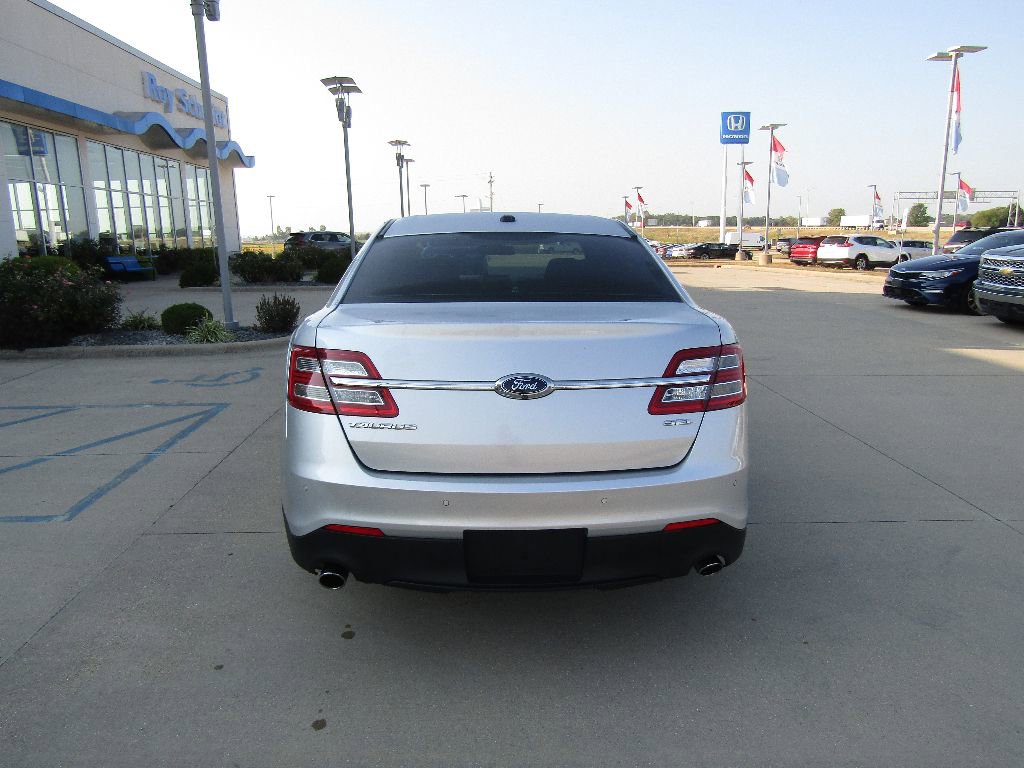 Used 2015 Ford Taurus SEL image 6