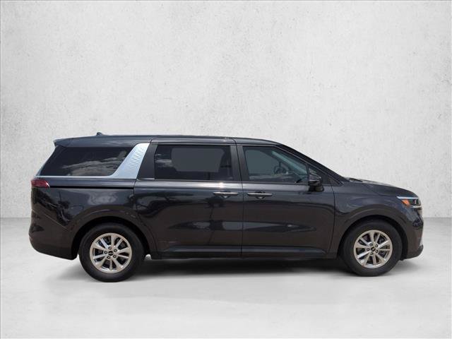 Used 2023 Kia Carnival LX FWD image 4
