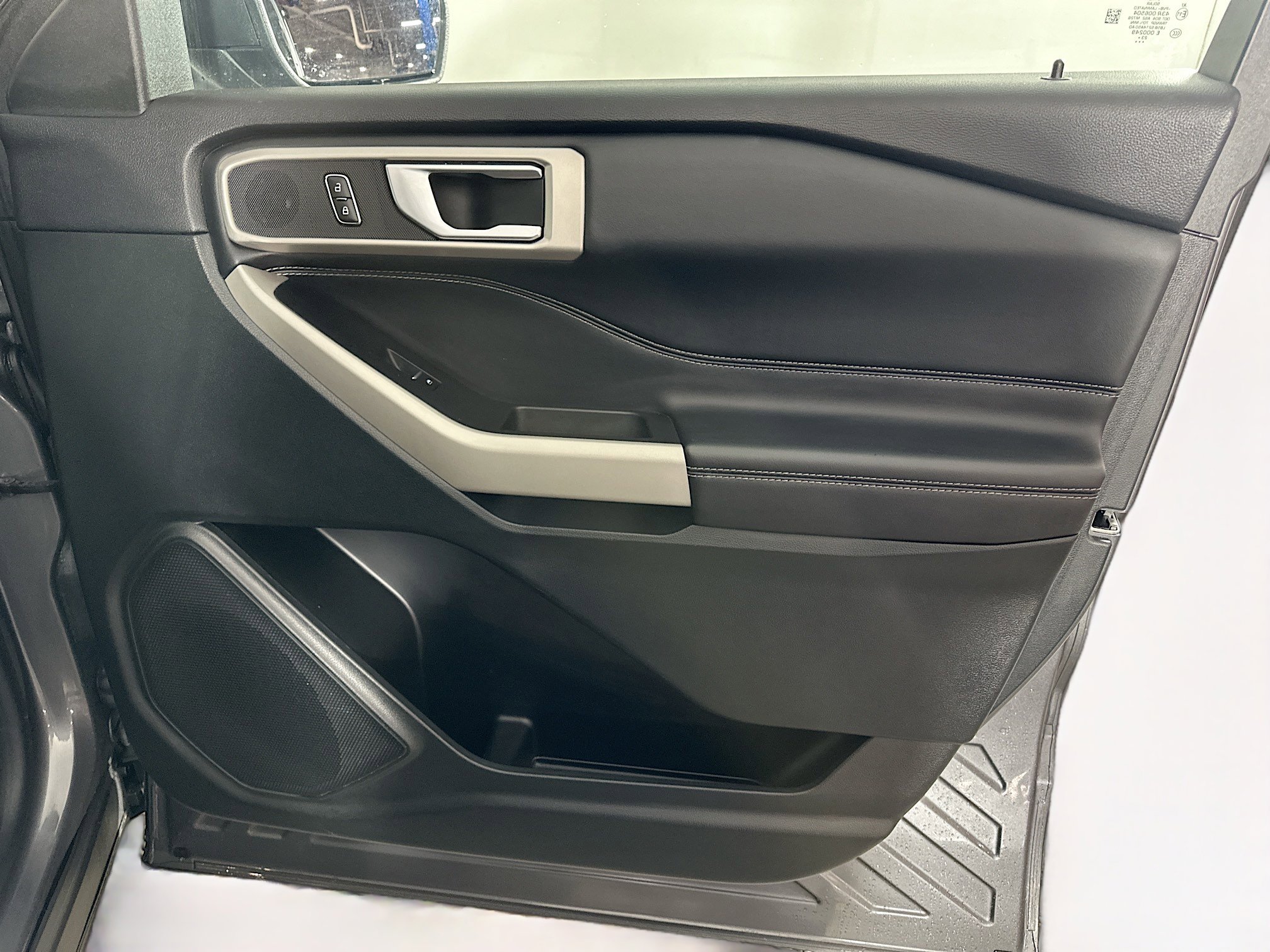 Used 2024 Ford Explorer XLT w/ Equipment Group 202A image 33