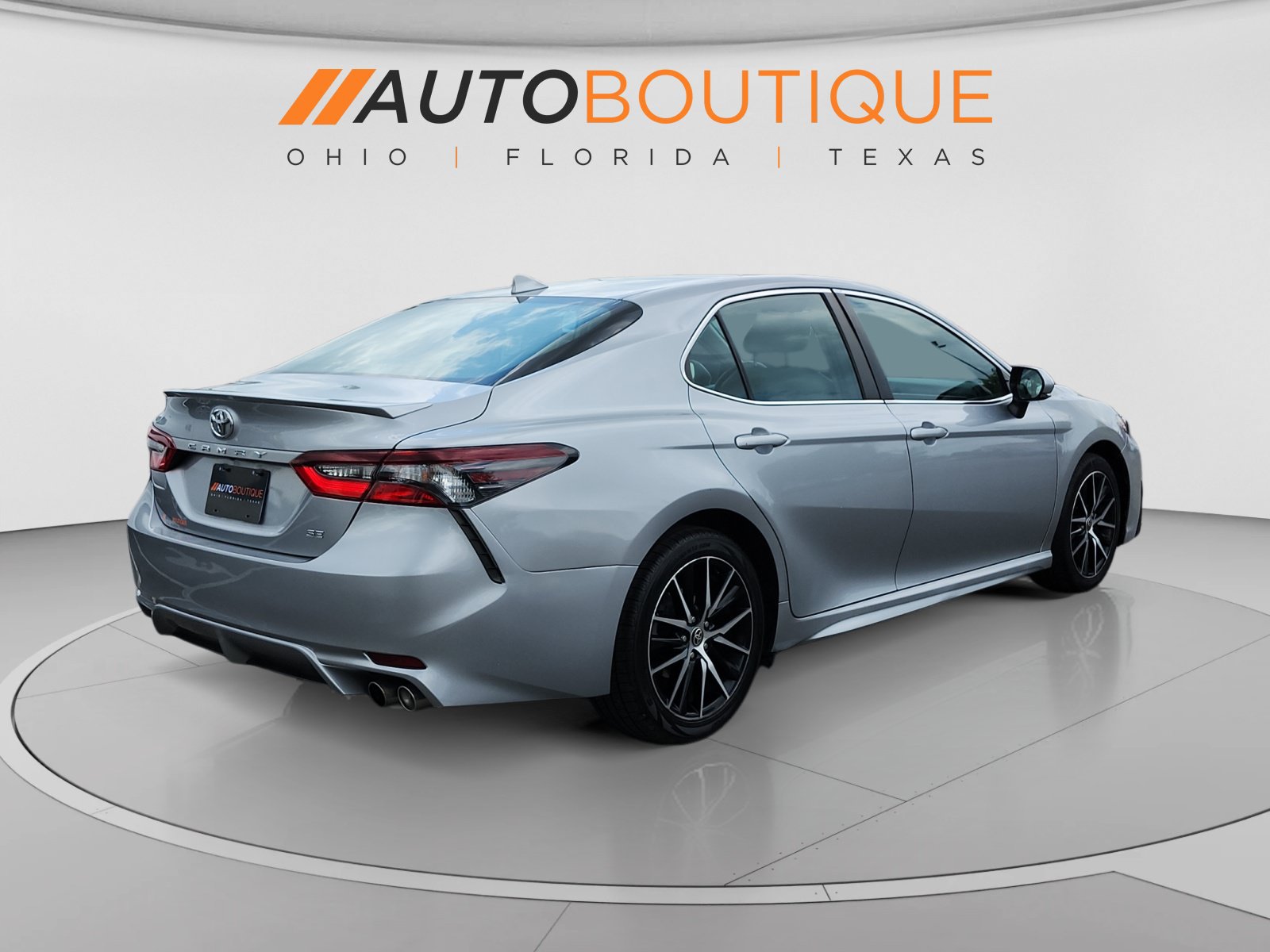 Used 2022 Toyota Camry SE FWD image 6