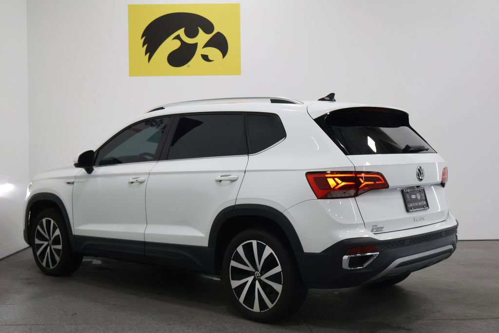 Used 2022 Volkswagen Taos SE w/ Panoramic Sunroof Package image 9
