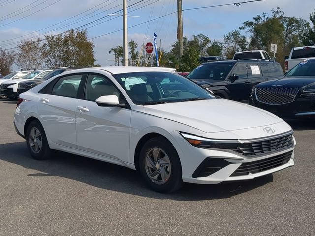 New 2026 Hyundai Elantra SE FWD image 3
