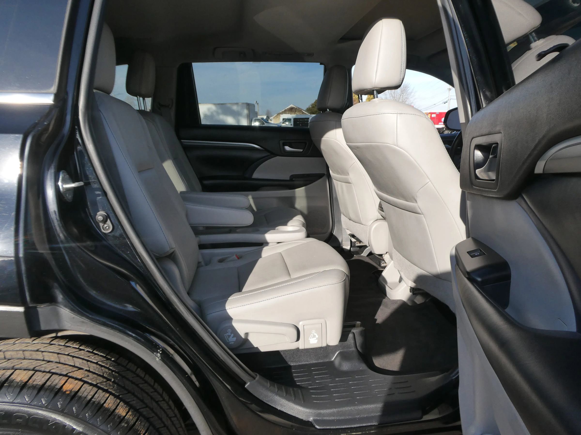 Used 2019 Toyota Highlander Limited image 30