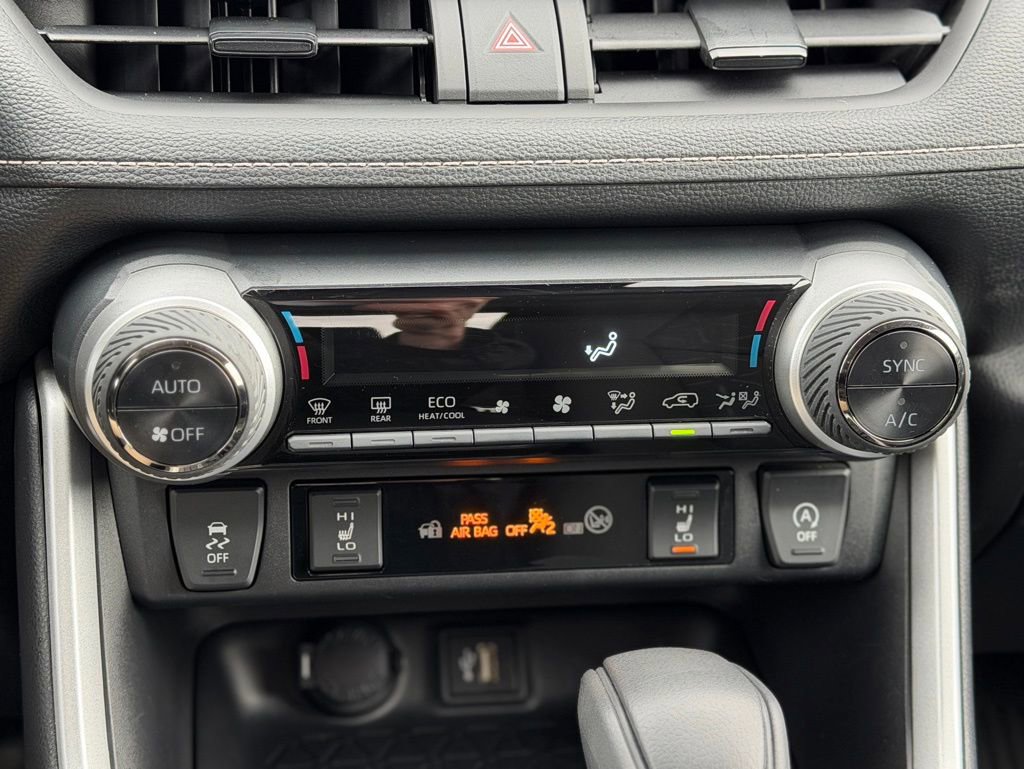 Used 2024 Toyota RAV4 XLE w/ Convenience Package image 16