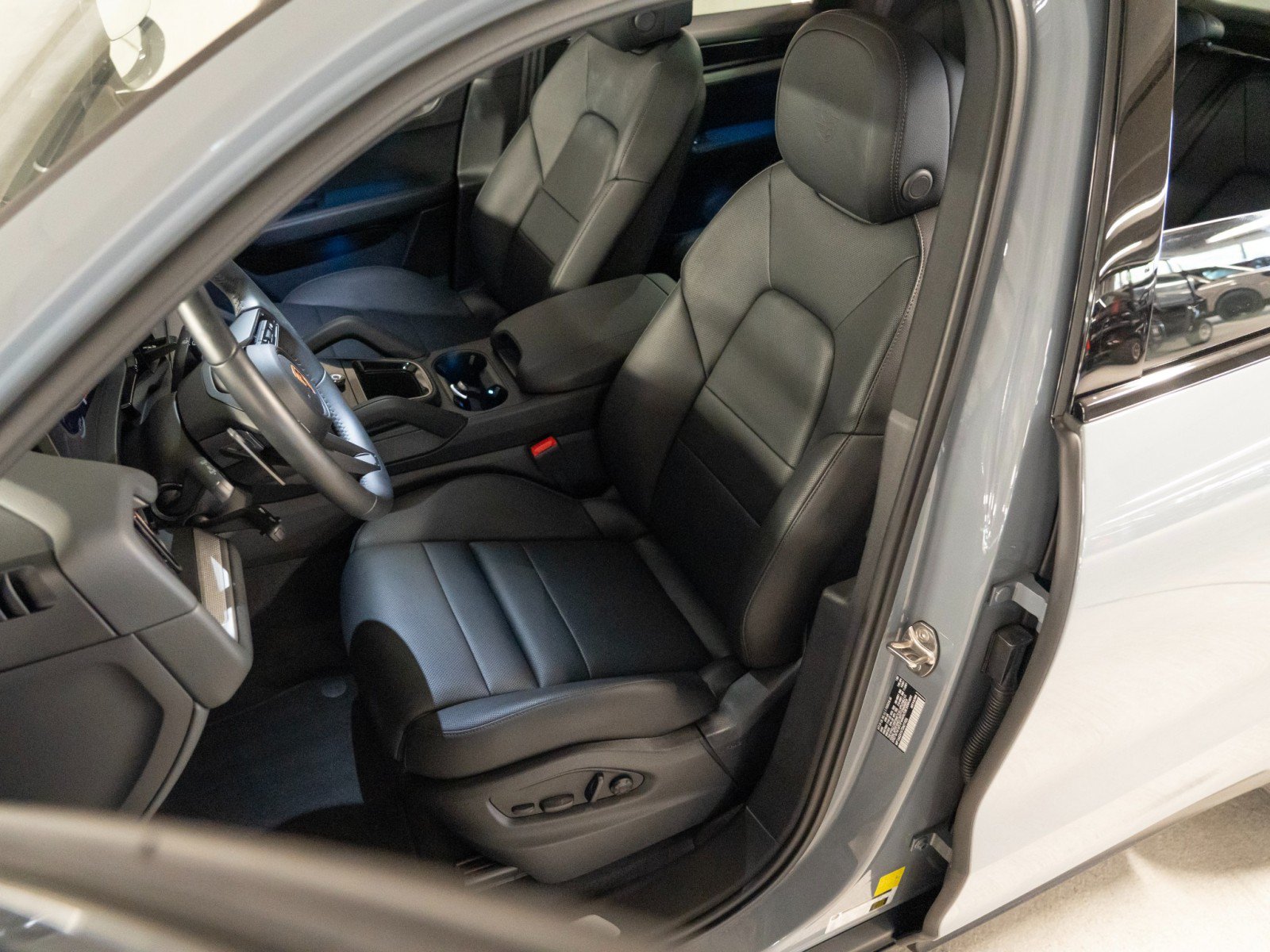 Certified 2026 Porsche Cayenne AWD/4WD image 5