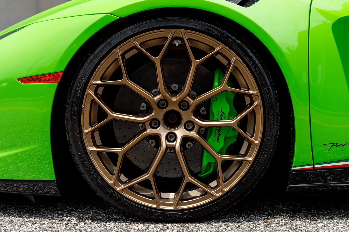 Used 2018 Lamborghini Huracan Performante AWD/4WD image 8