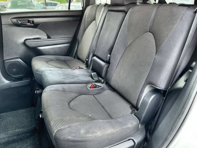 Used 2021 Toyota Highlander L FWD image 25