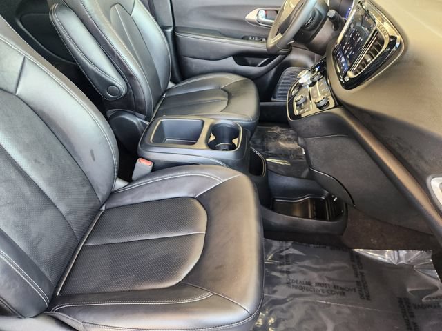 Used 2025 Chrysler Pacifica Select FWD image 19