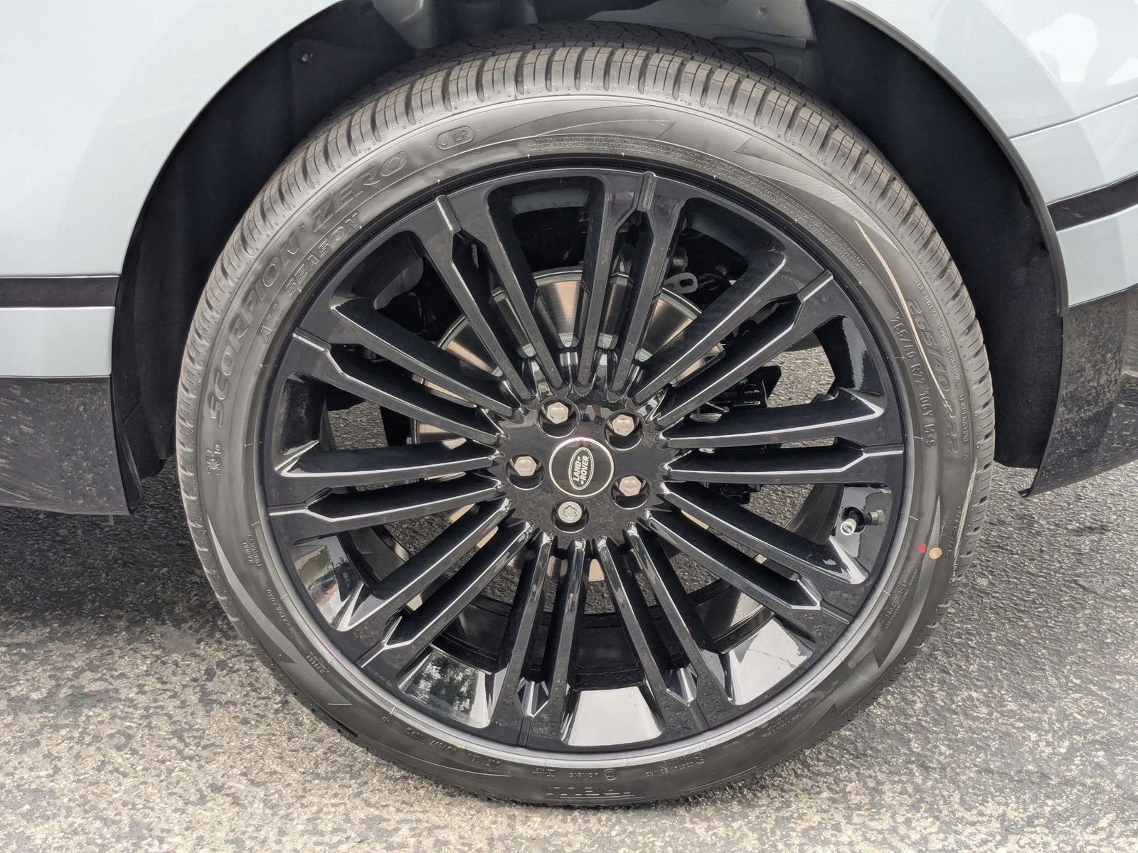 New 2026 Land Rover Range Rover Velar Dynamic SE image 10