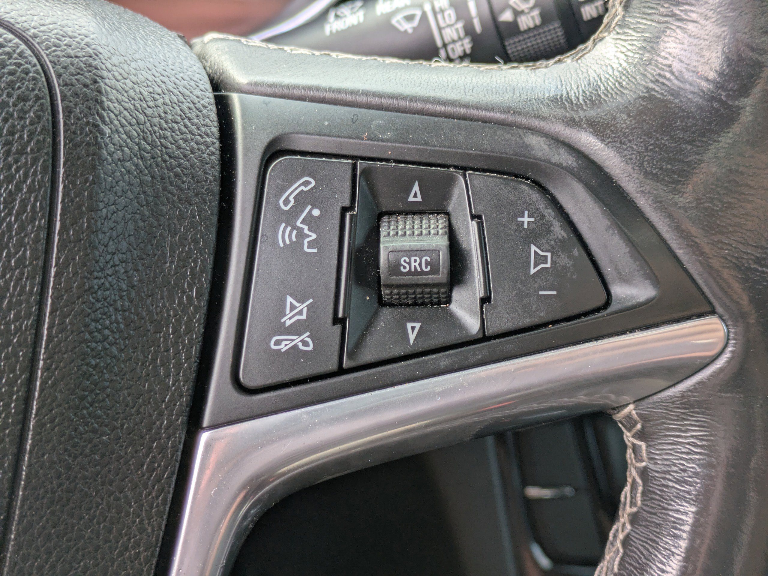 Used 2020 Buick Encore Essence FWD image 21