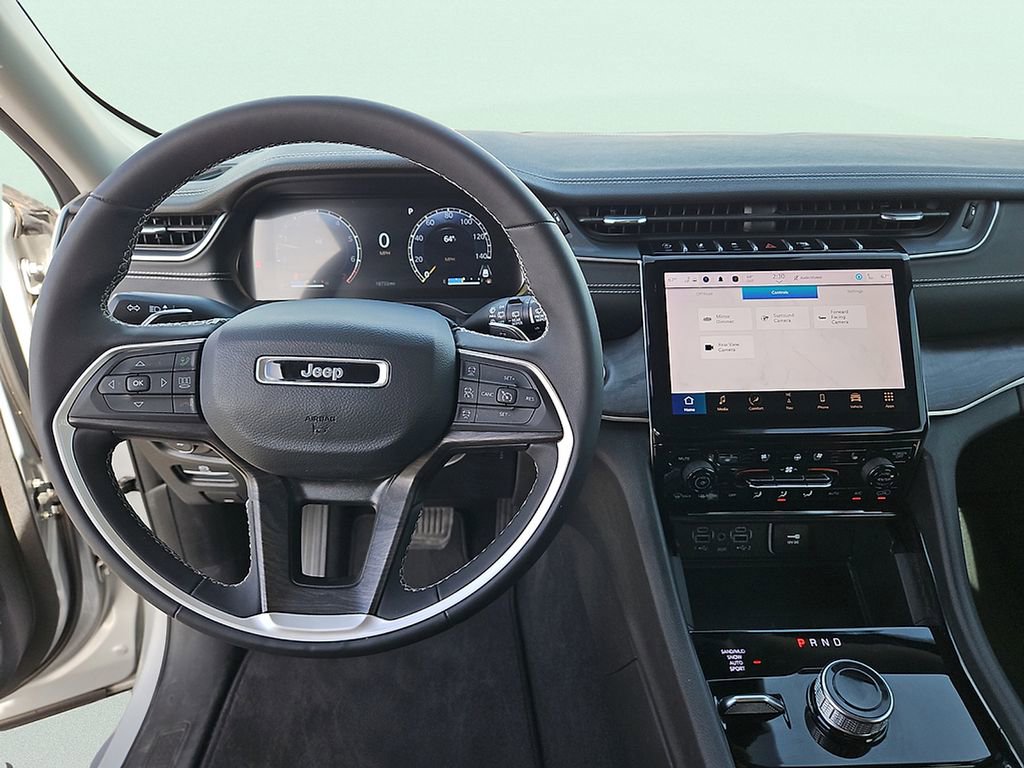 Used 2023 Jeep Grand Cherokee Limited w/ Luxury Tech Group II image 9