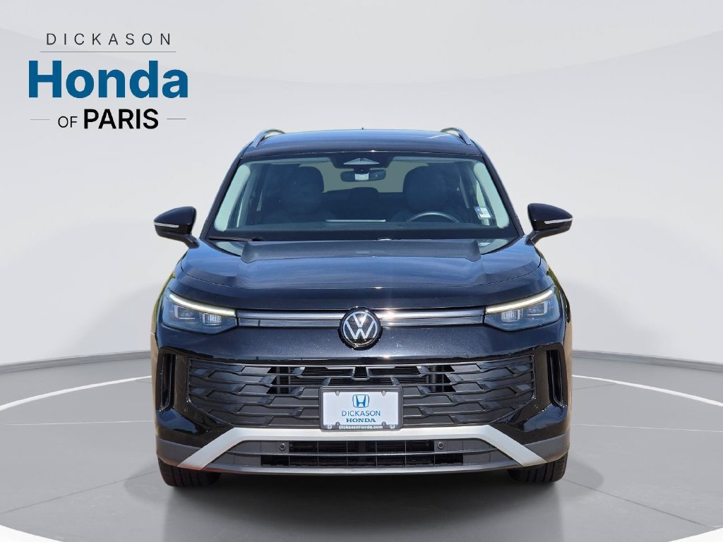 Used 2026 Volkswagen Tiguan SE FWD image 2