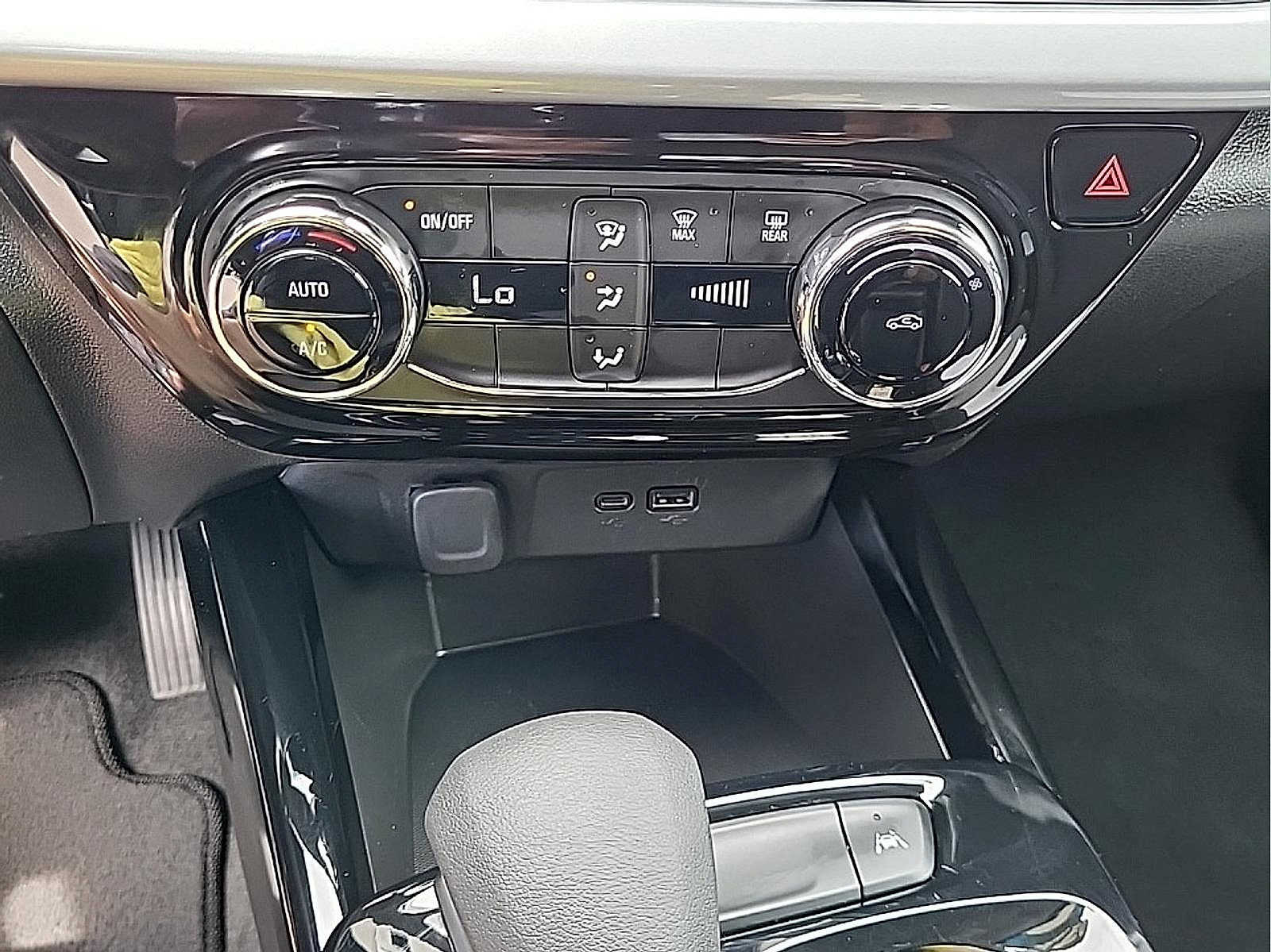 Used 2025 Chevrolet Trax LT FWD image 23
