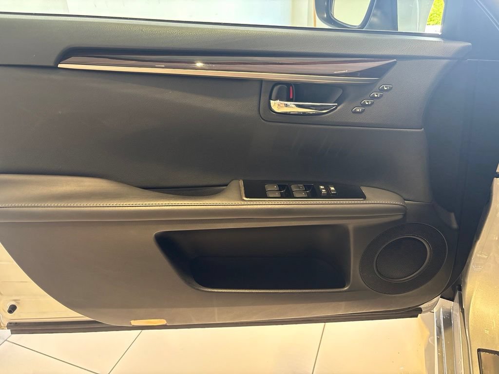 Used 2016 Lexus ES 350 w/ Luxury Package w/Wood Trim FWD image 34