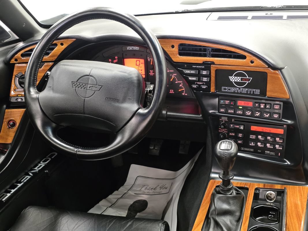 Used 1994 Chevrolet Corvette Coupe RWD image 17