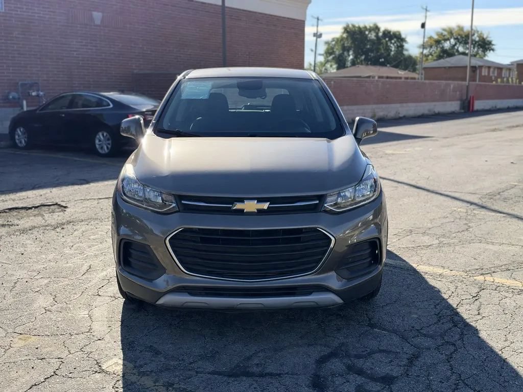 Used 2020 Chevrolet Trax LS FWD image 2