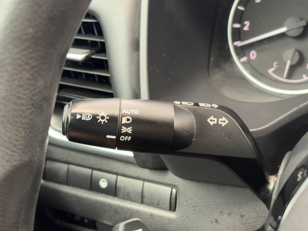 Used 2022 Nissan Rogue SV FWD image 15